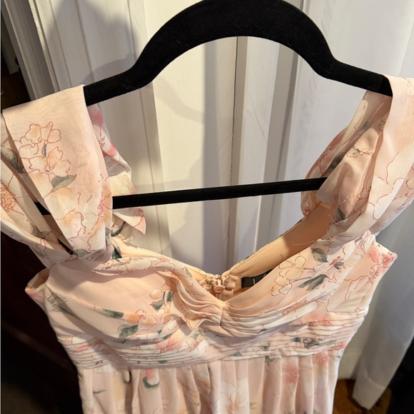 Lulu’s ‘Make Me Move’ Floral Maxi Dress - Picture 3 of 5